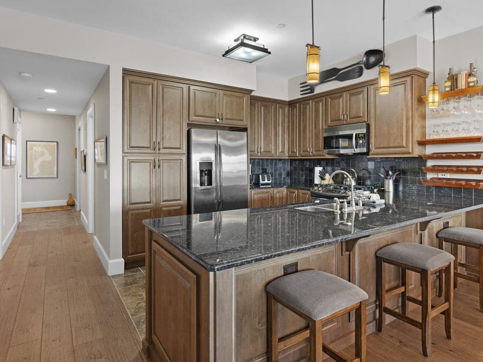 Condo 7208 - Hallway and Kitchen