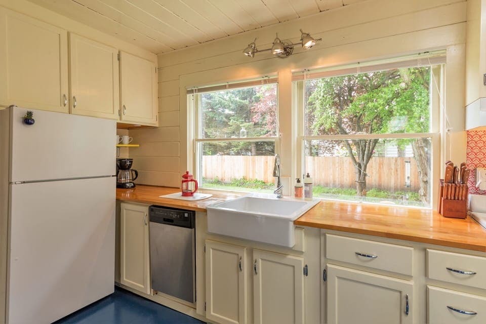 Full kitchen that is stocked with all your cooking needs.