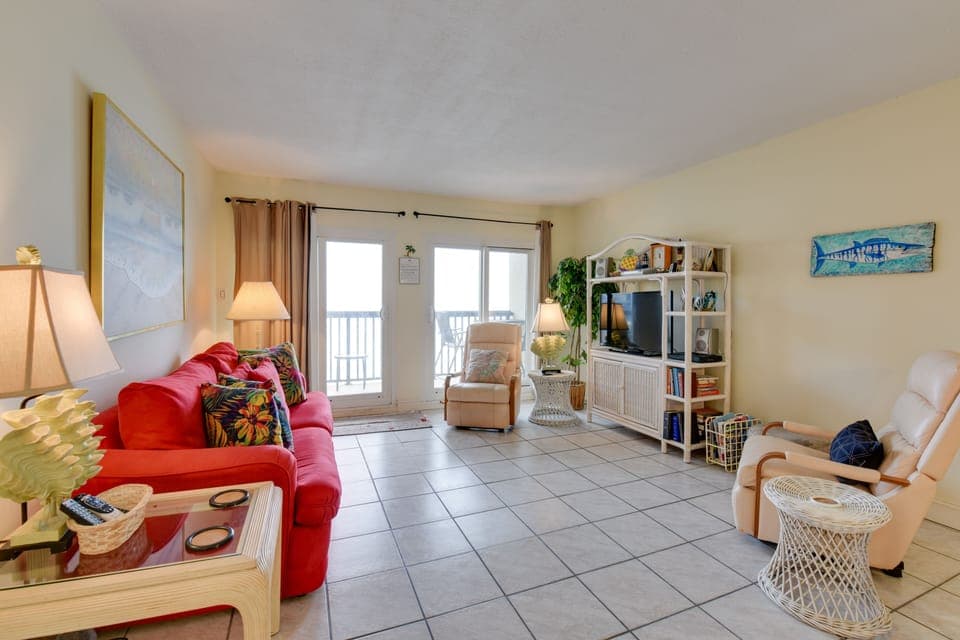 Panama City Beach | Condo | 1BR | 1BA | 1,000 Sq Ft | Elevator