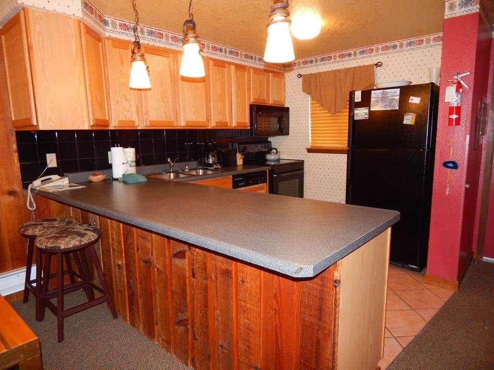 StayWinterParkBeaverVillageCondos kitchen unit 1113