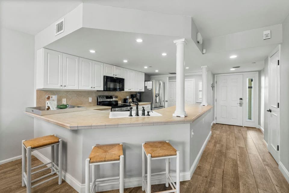 Kitchen with Breakfast Bar