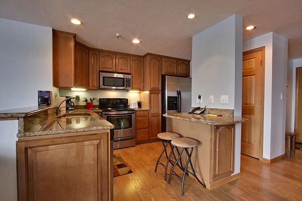 Full kitchen.