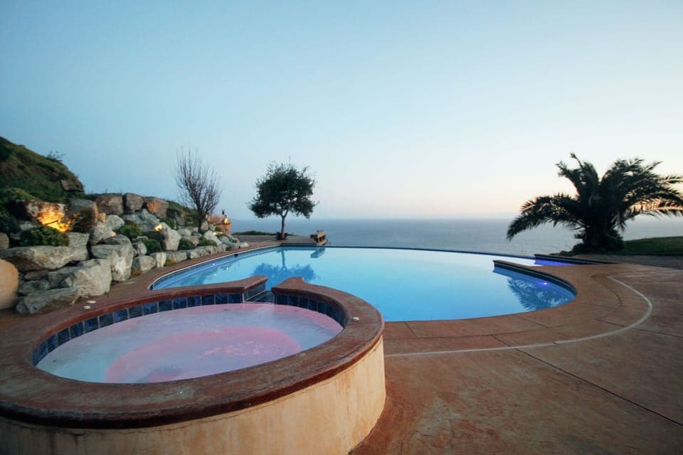 Hot tub, yes please.