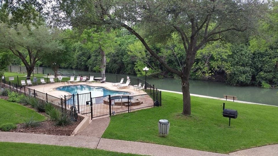 Pool, hot tub & several BBQ Pitts along the riverbank 