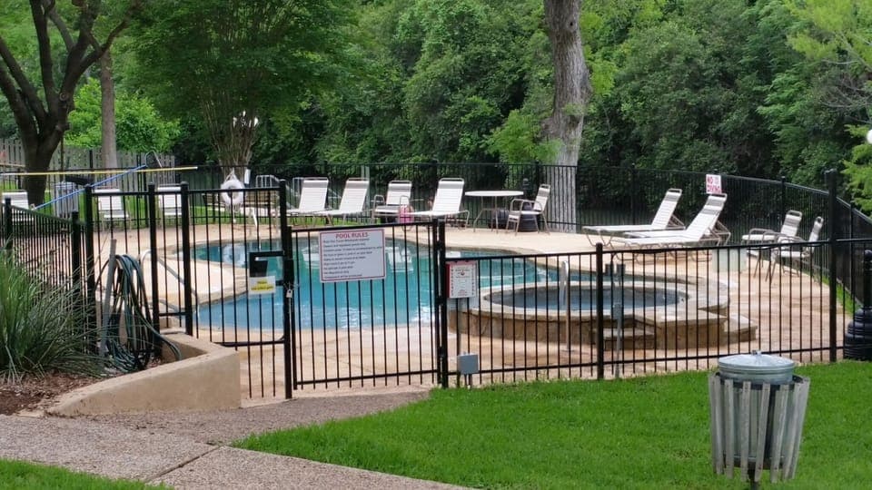 Hot tub & pool, the river is in the background