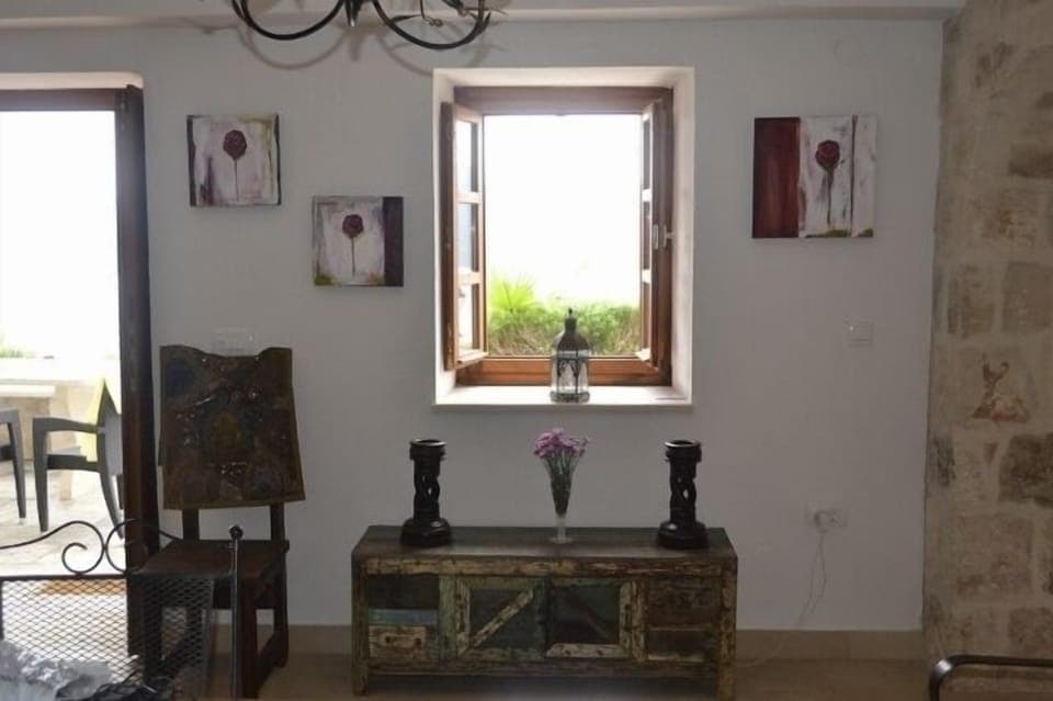 Living through to the terrace