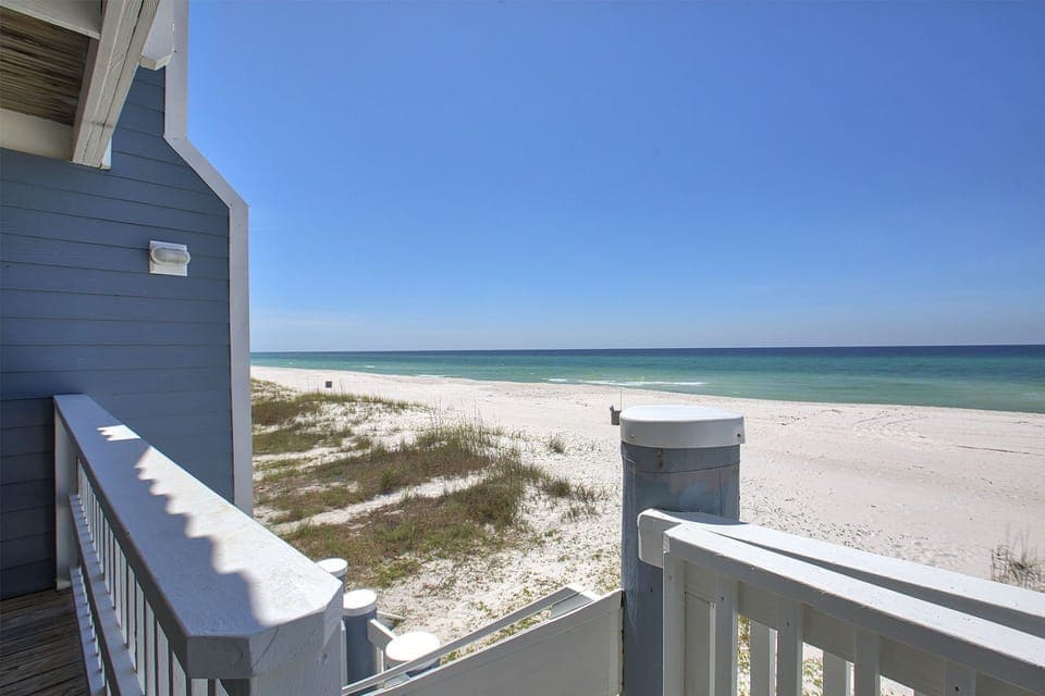 20-Shoreline-Villas-14-Main-Balcony-Alt