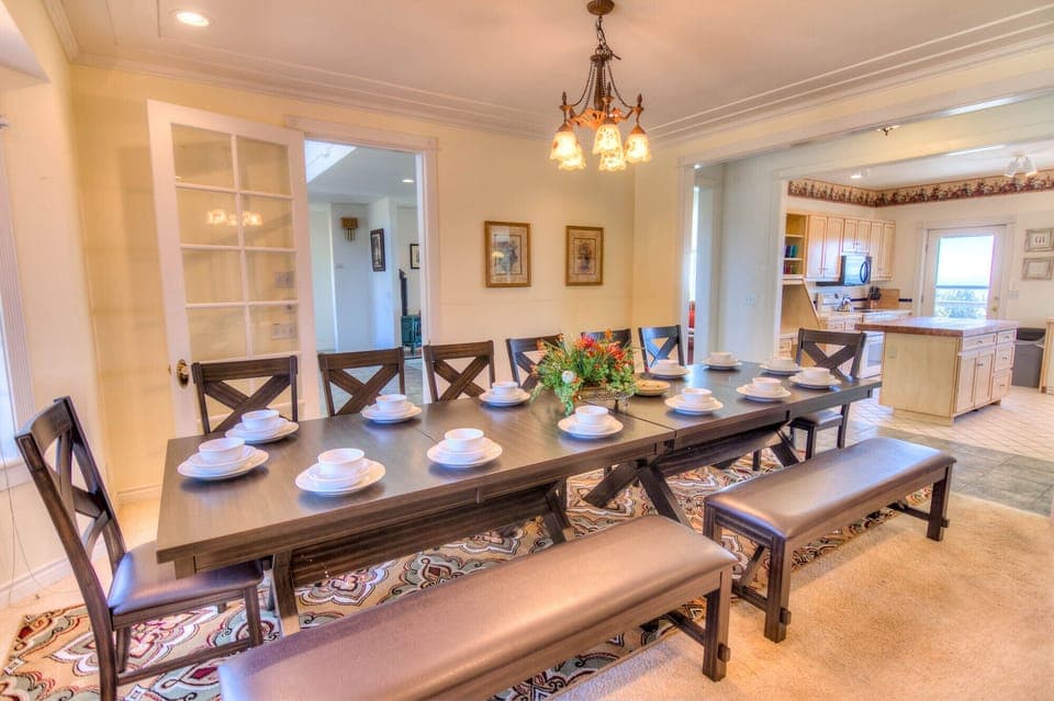 Large dining table perfect for those group meals.