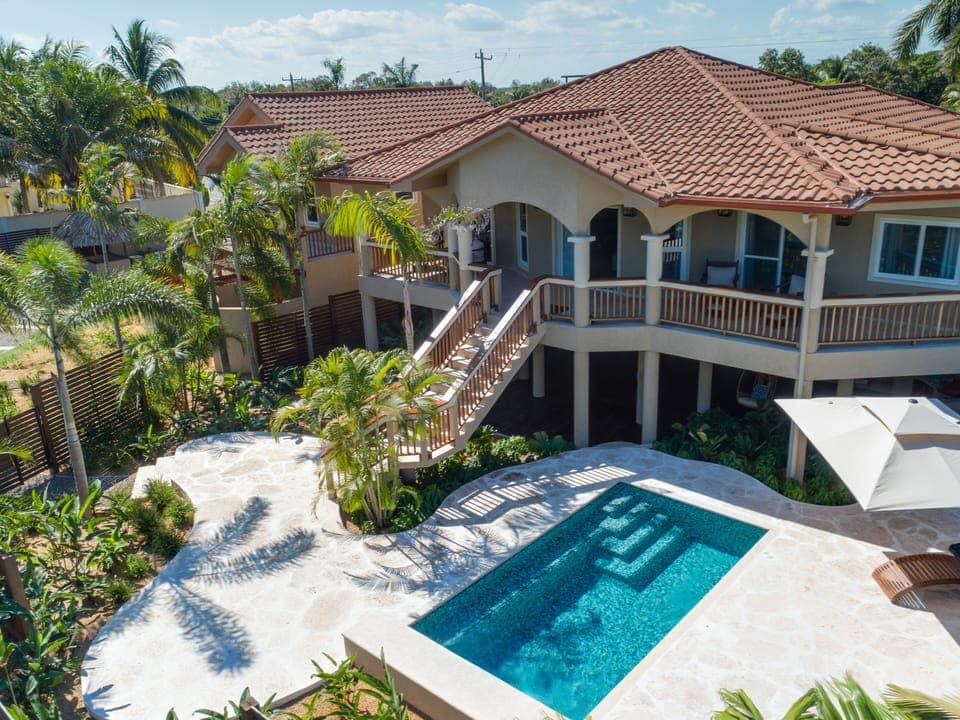 Master bedroom with queen bed & ensuite bath