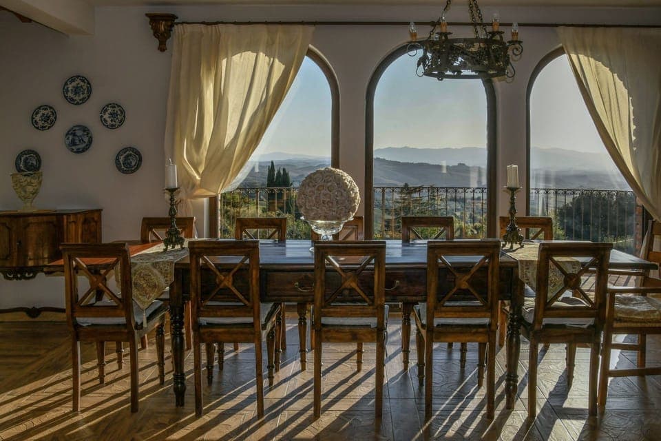 Room, Property, Furniture, Restaurant, Table, Dining Room, Building, Interior Design, Floor, Real Estate