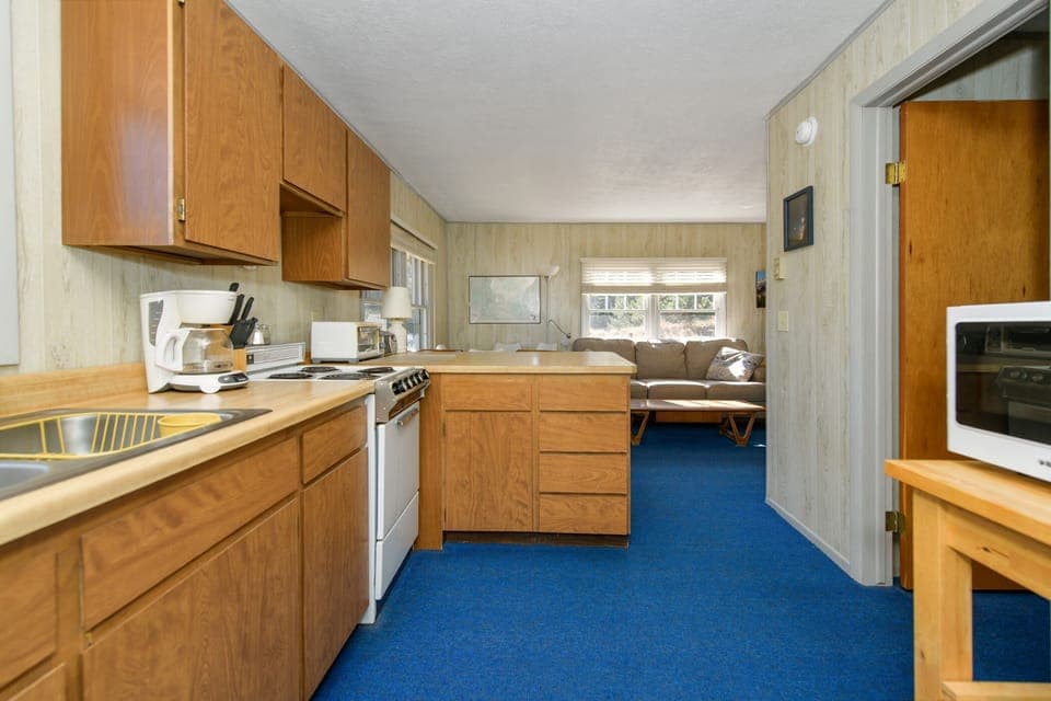 Full kitchen