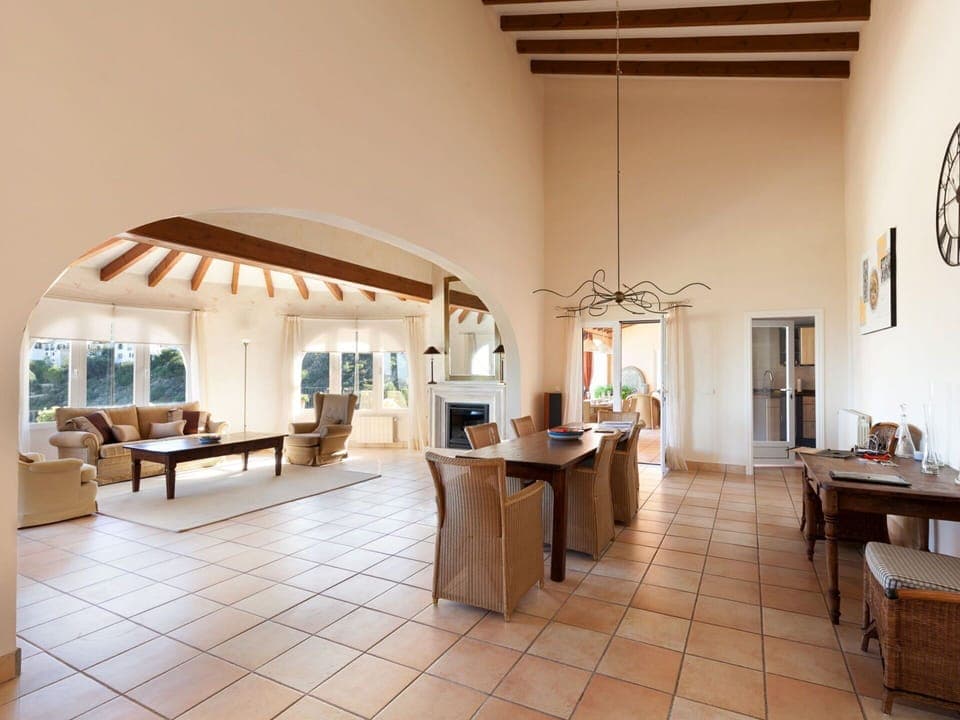 Property, Room, Building, Interior Design, Furniture, Ceiling, House, Real Estate, Living Room, Floor