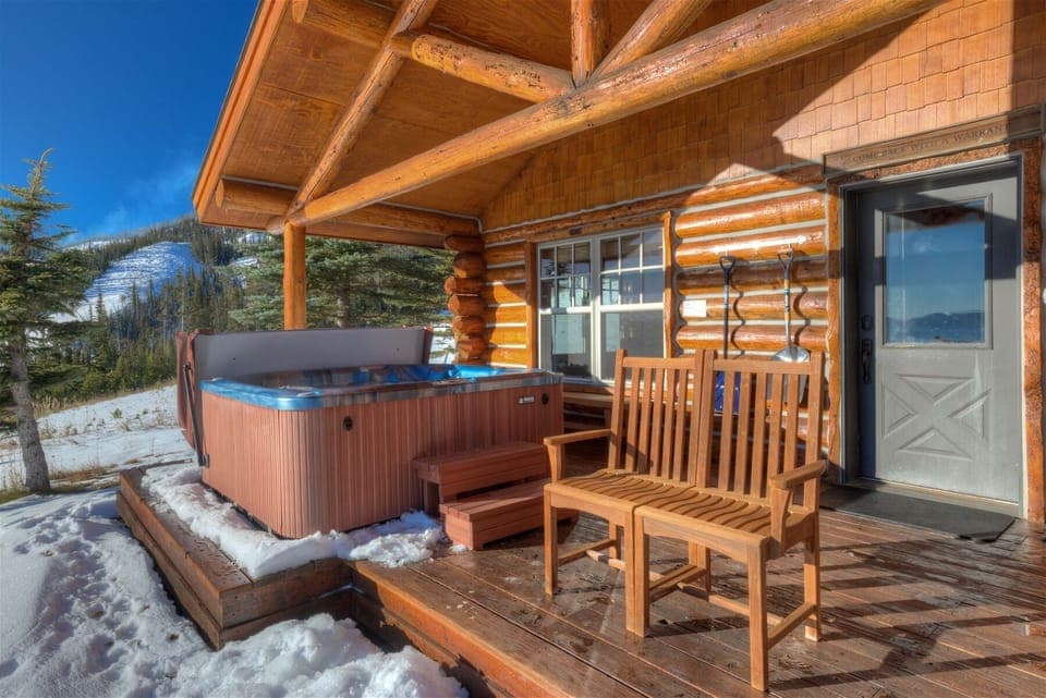Step out the front door to hot tub, firepit, ski-in/ski-out to all of Big Sky!
