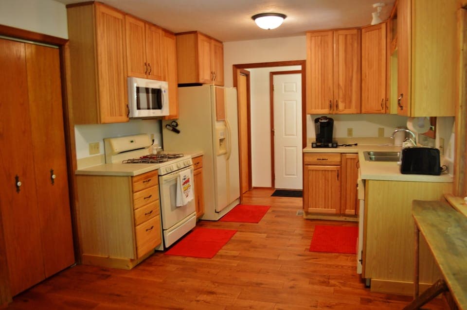 The fully equipped kitchen