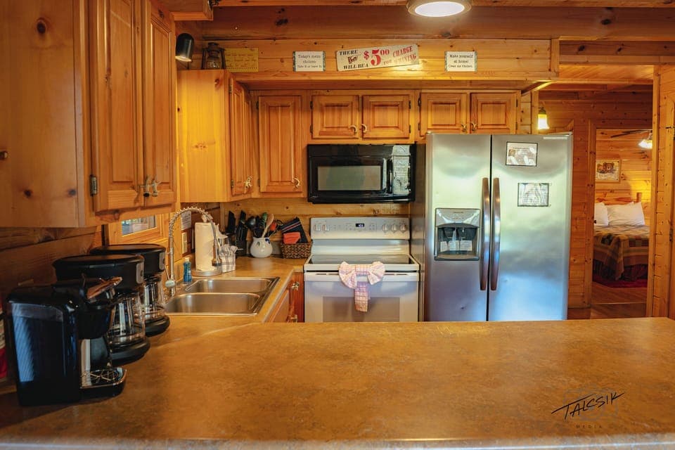 Well-equipped kitchen, dishes, cookware, side by side Refrigerator water/ice