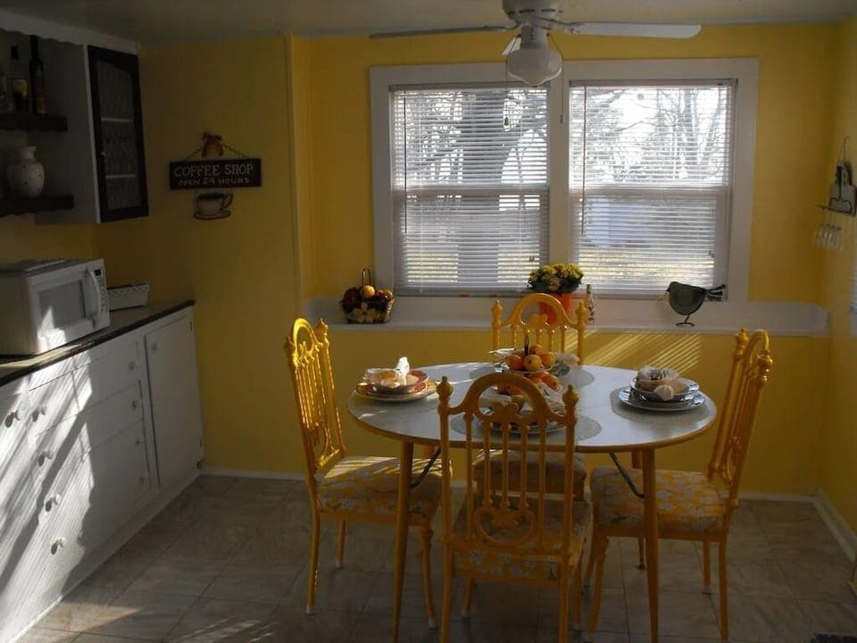 WF - kitchen - table_6_11zon