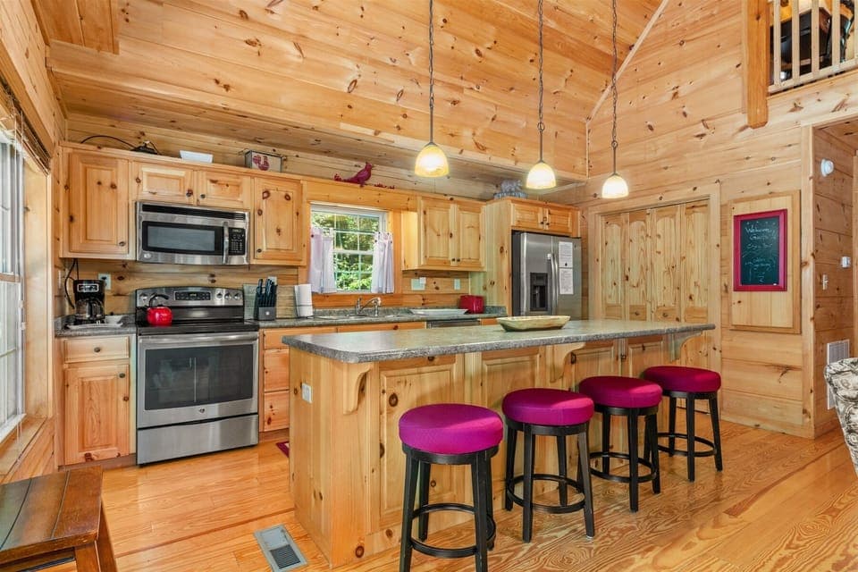 Eat in Kitchen at breakfast bar