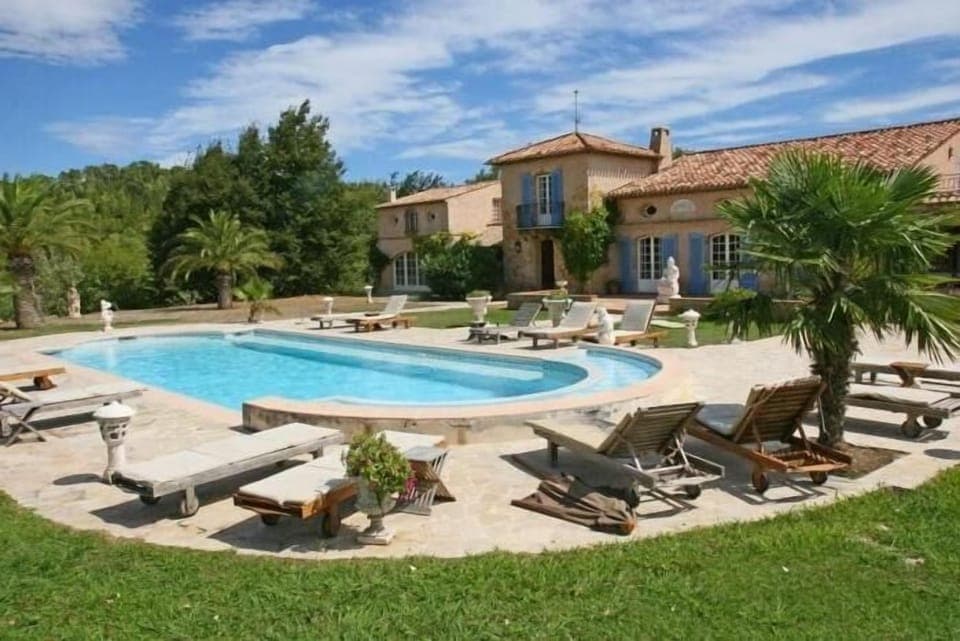     large 6m by 12m heated swimming pool          
        
