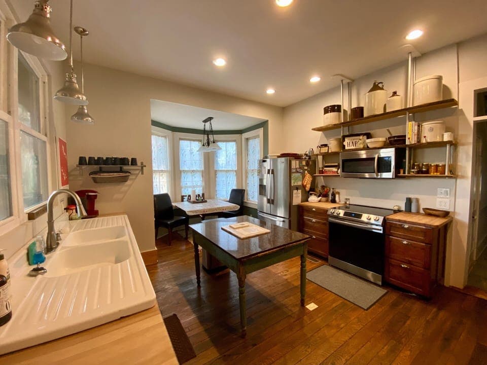 Fully stocked country kitchen 