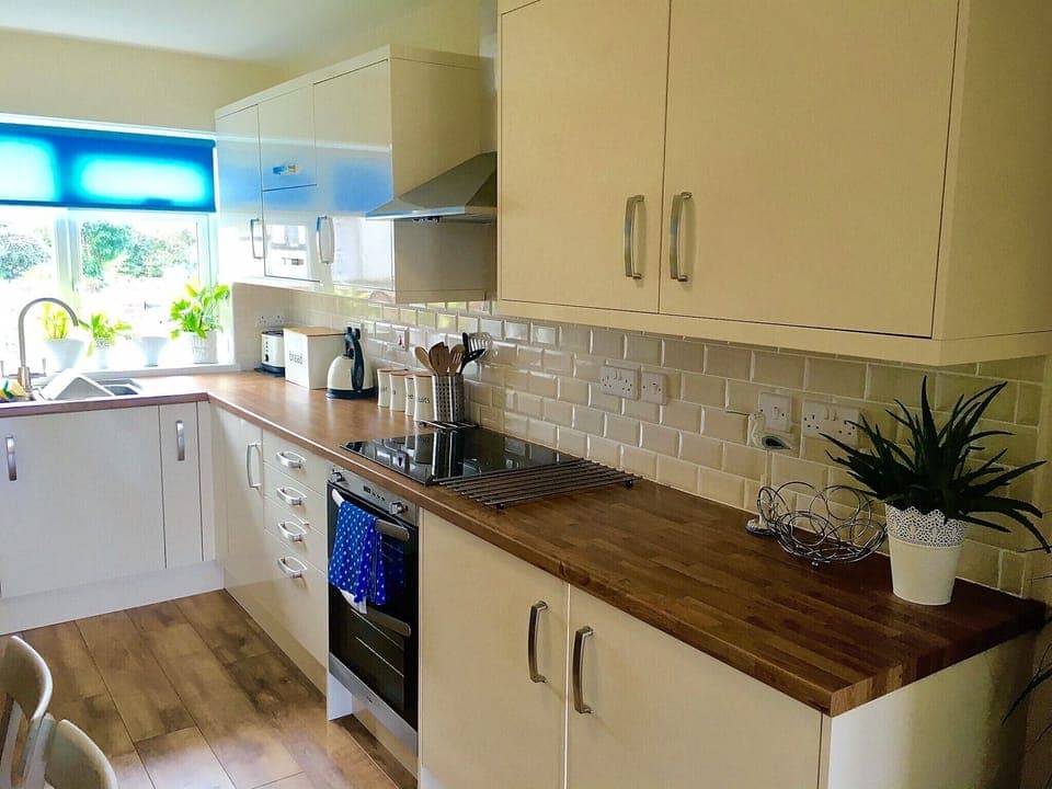 Fully Fitted Kitchen