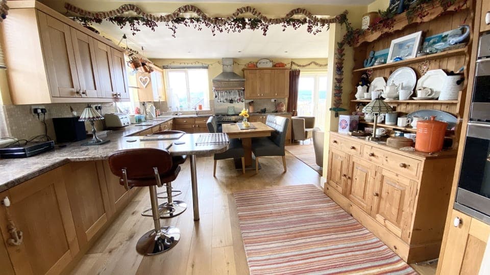 Kitchen/Diner (sea views)