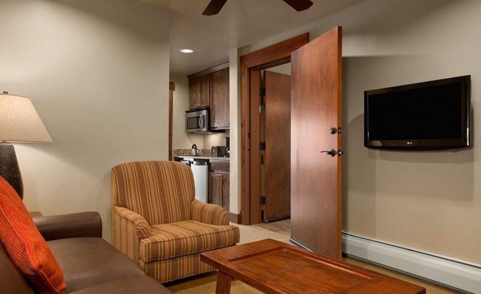 Second bedroom with separate small living room and kitchenette
