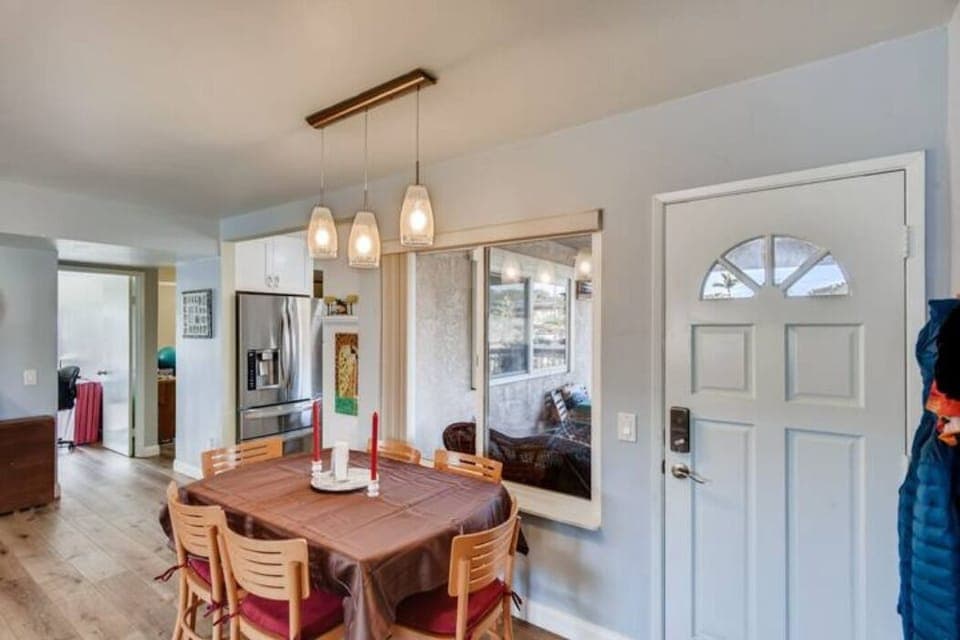 The entry table also extends to seat 10.