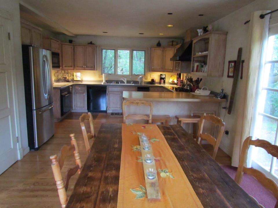 Mustard Cottage Dining Area and Kitchen