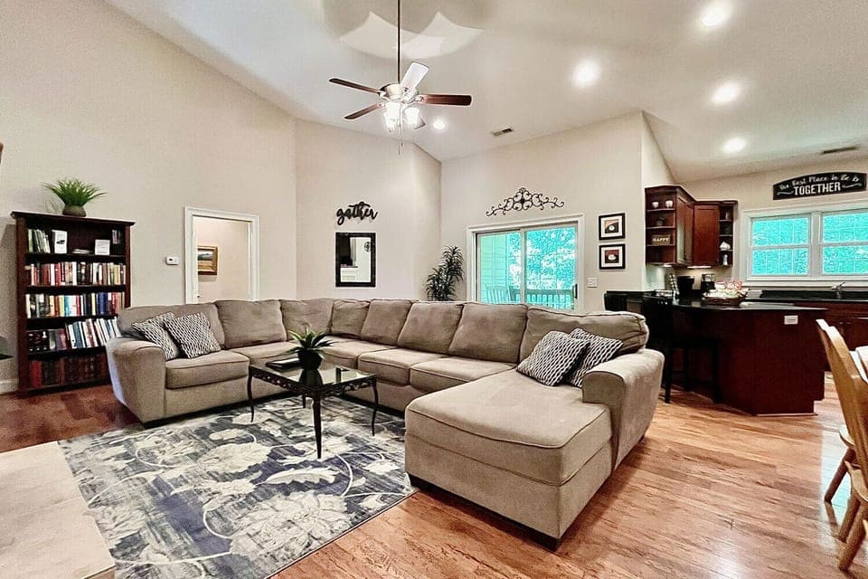 The Falcon at Asheville Retreats - "Where together is better"