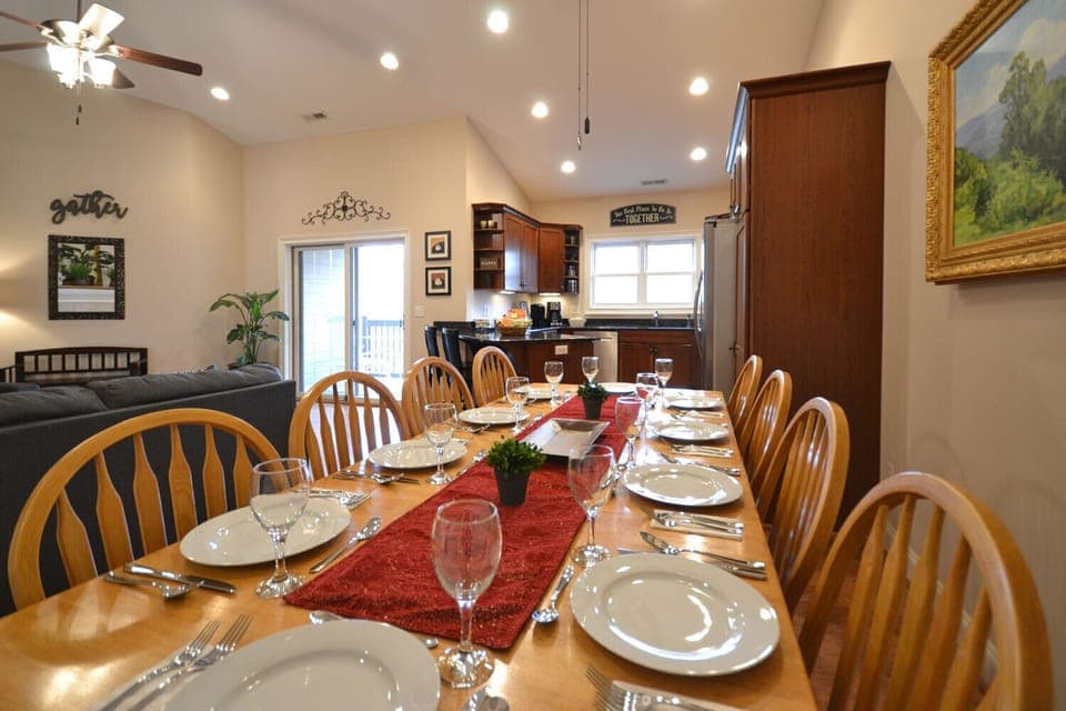 Dining room table. Seats 10 (with additional seating options) 