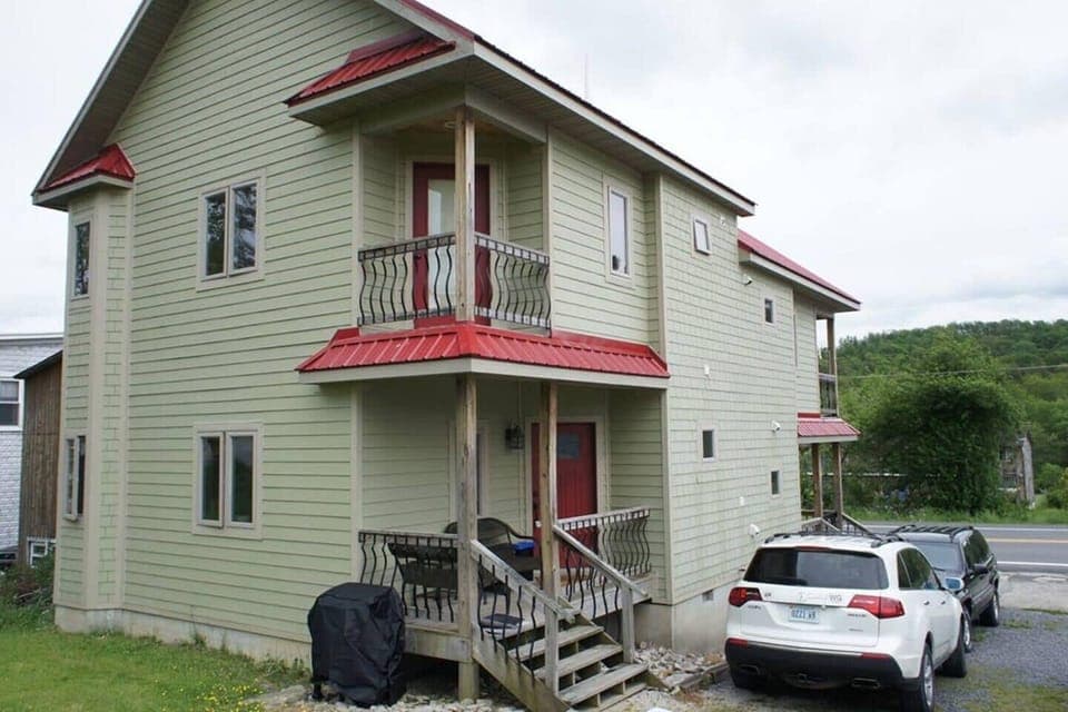 Cozy verandah and easily accessible BBQ.