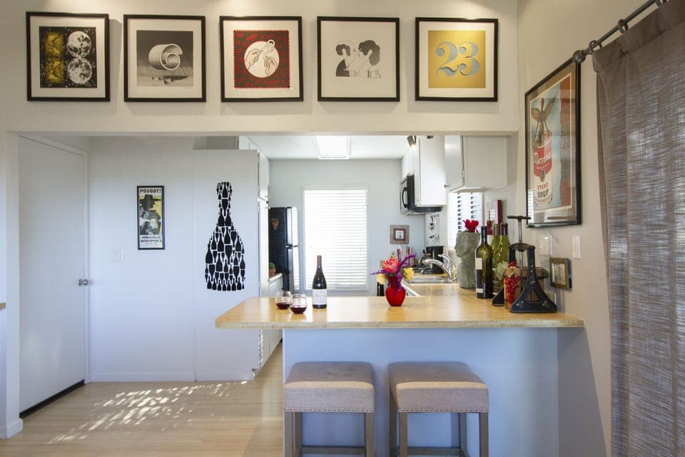 Kitchen Bar for a drink or a snack