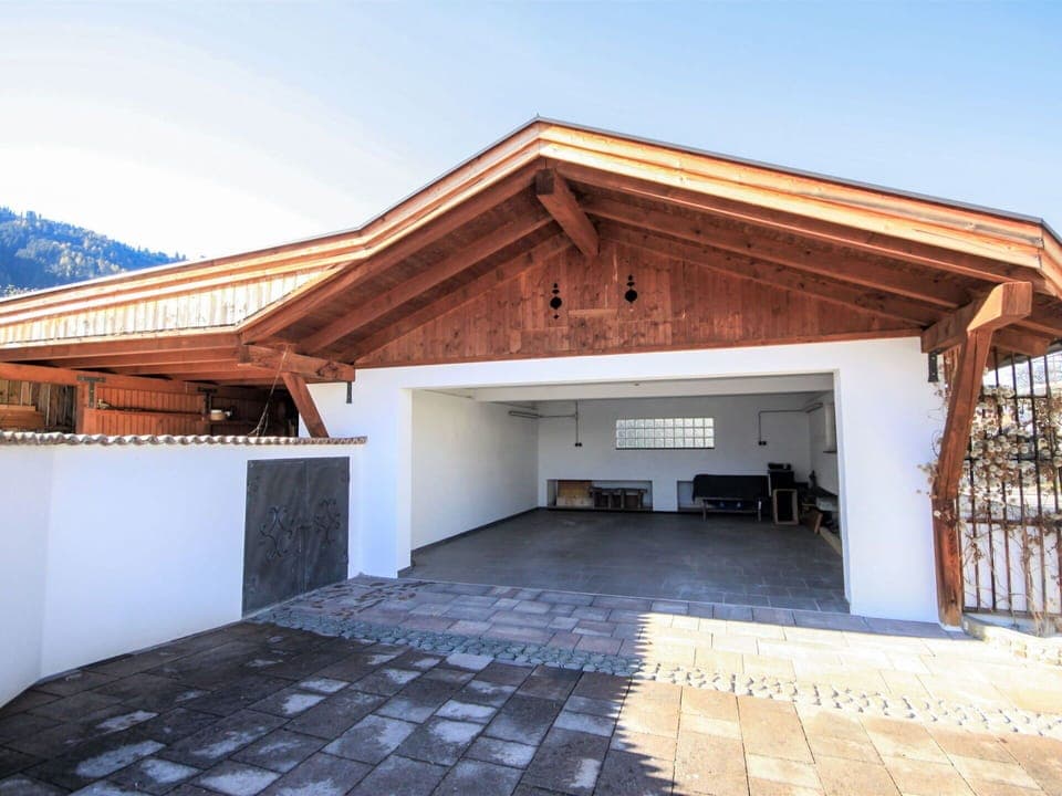 Sky, Property, Building, Wood, Shade, Garage Door, House, Floor, Cottage, Siding