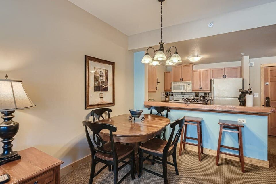 PP326 Dining Area