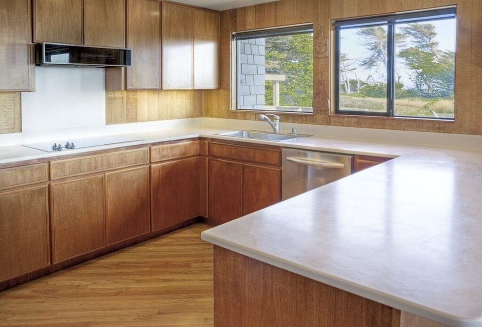 Your group’s chef(s) will love the spacious, well-equipped gourmet kitchen.