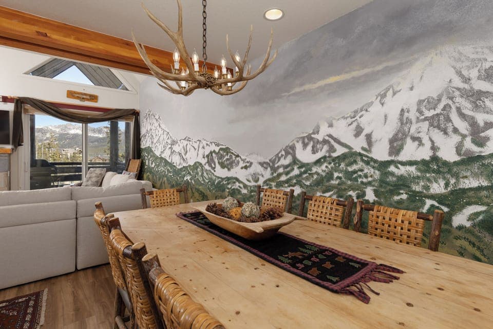 Large dining area - seats 8 - 10