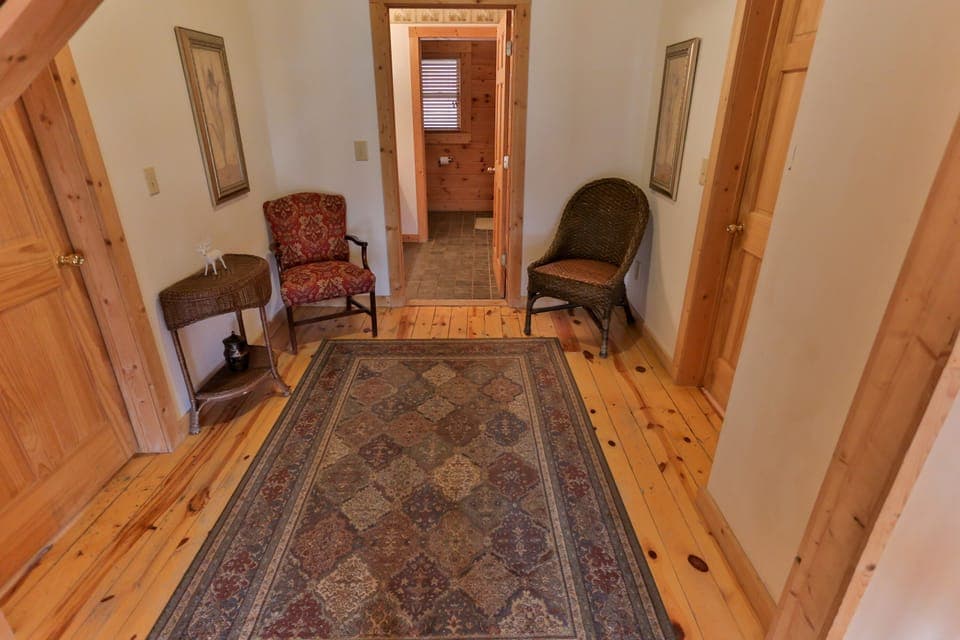 Sitting area hall between upstairs bedrooms and shared bathroom