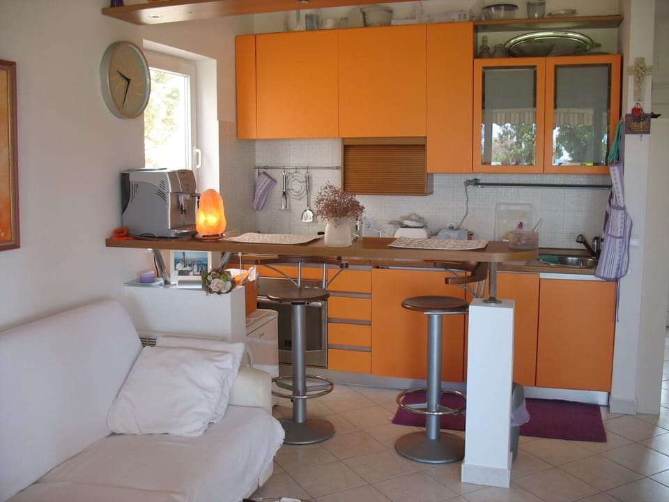 Kitchen with bar