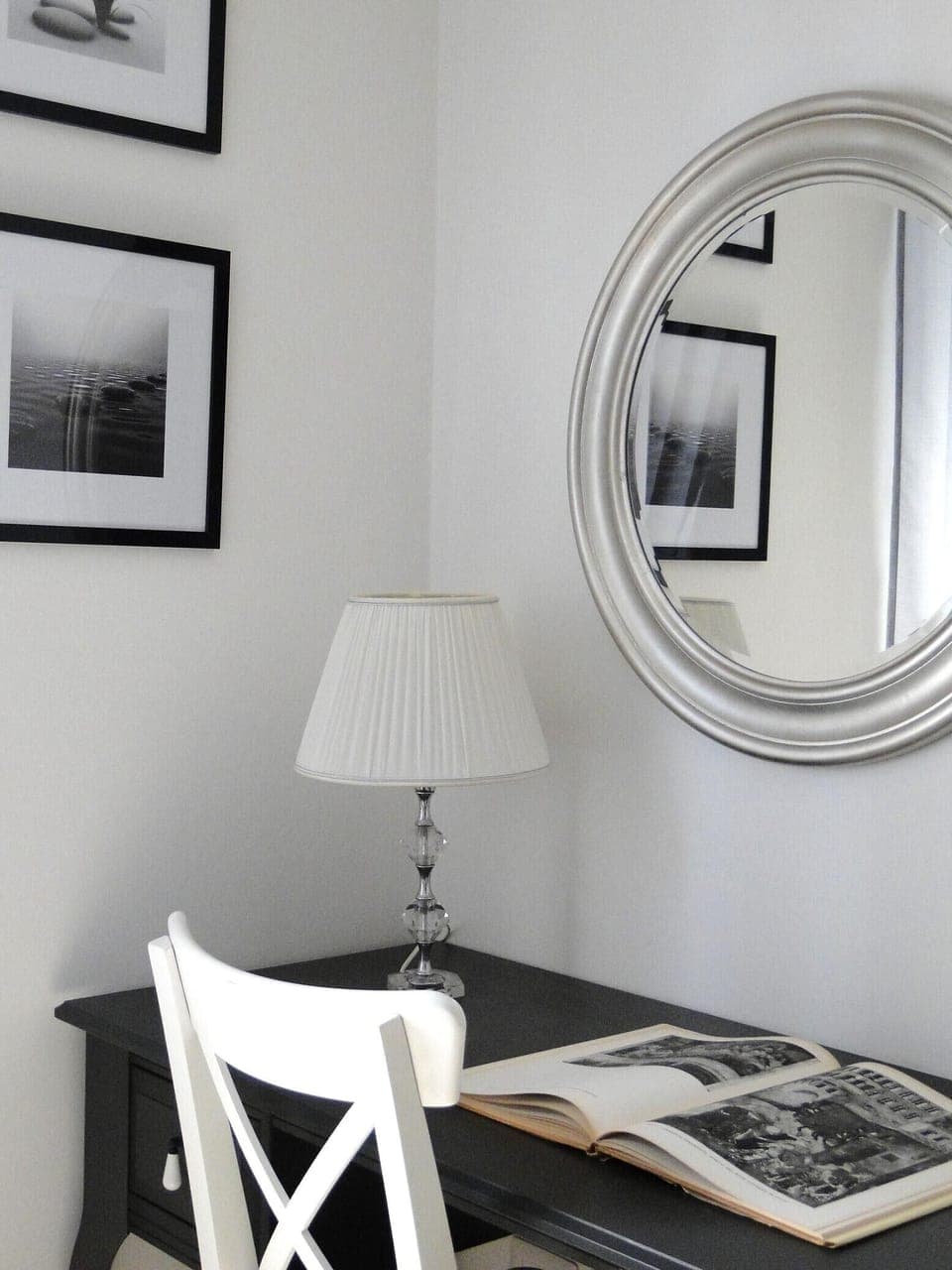 Details of the Grey bedroom