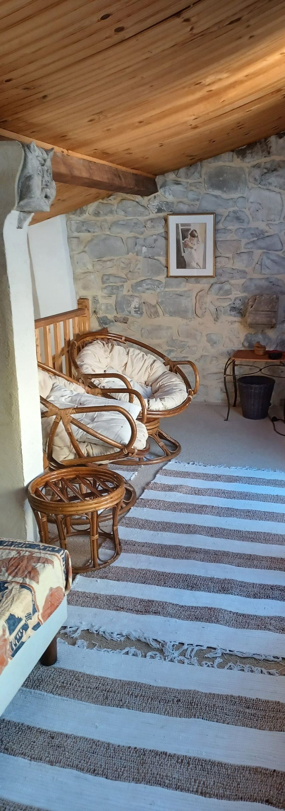 Reverse angle with small sitting area. Area can be used for one extra mattress.