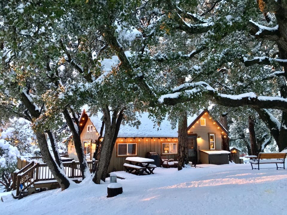 Cozy Oaks Cabin in Wintertime