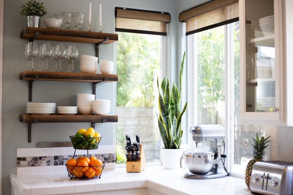 Fully stocked kitchen, KitchenAid mixer, Hexclad pots/pans