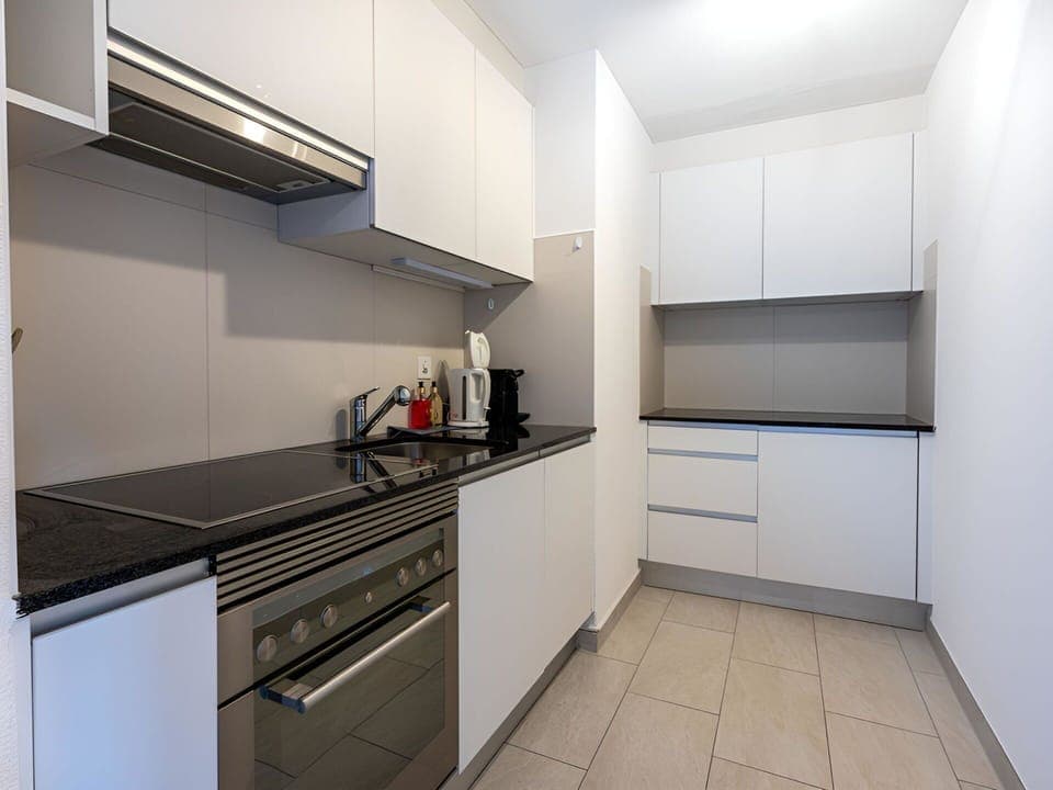 Kitchen Appliance, Kitchen, Countertop, Cabinetry, Major Appliance, Interior Design, Flooring, Home Appliance, Kitchen Stove, Wood