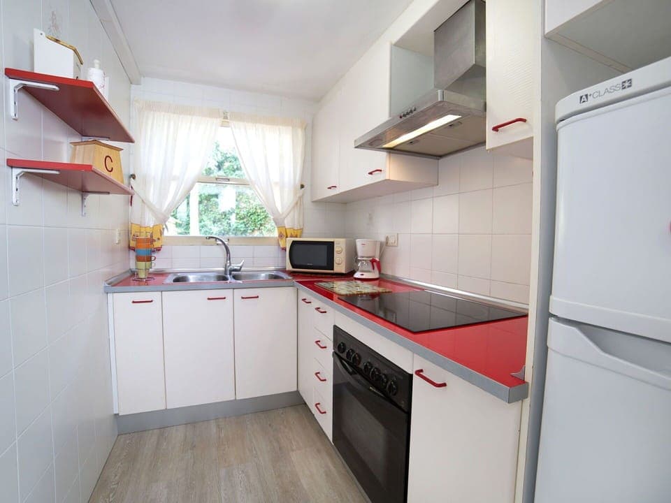 Property, Room, Kitchen, Furniture, Cabinetry, Real Estate, Interior Design, Building, House, Countertop