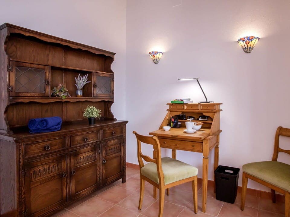 Water, Boat, Property, Watercraft, Building, Window, Vehicle, Waterway, Urban Design