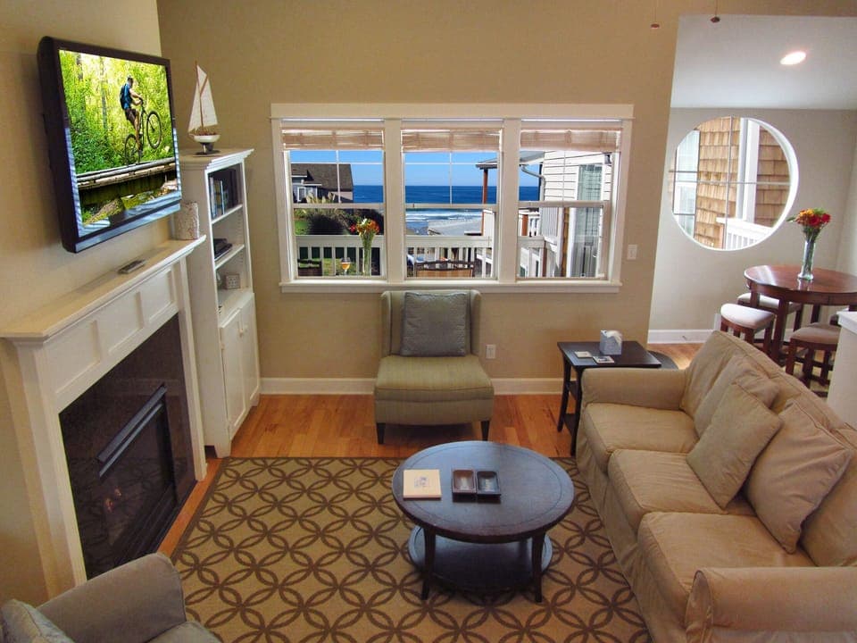 Come enjoy the serenity of this home and the beautiful Nye Beach neighborhood!