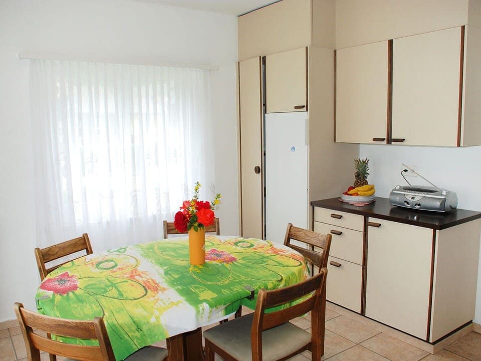 Room, Furniture, Property, Interior Design, Bedroom, Bed, Table, House, Floor, Curtain