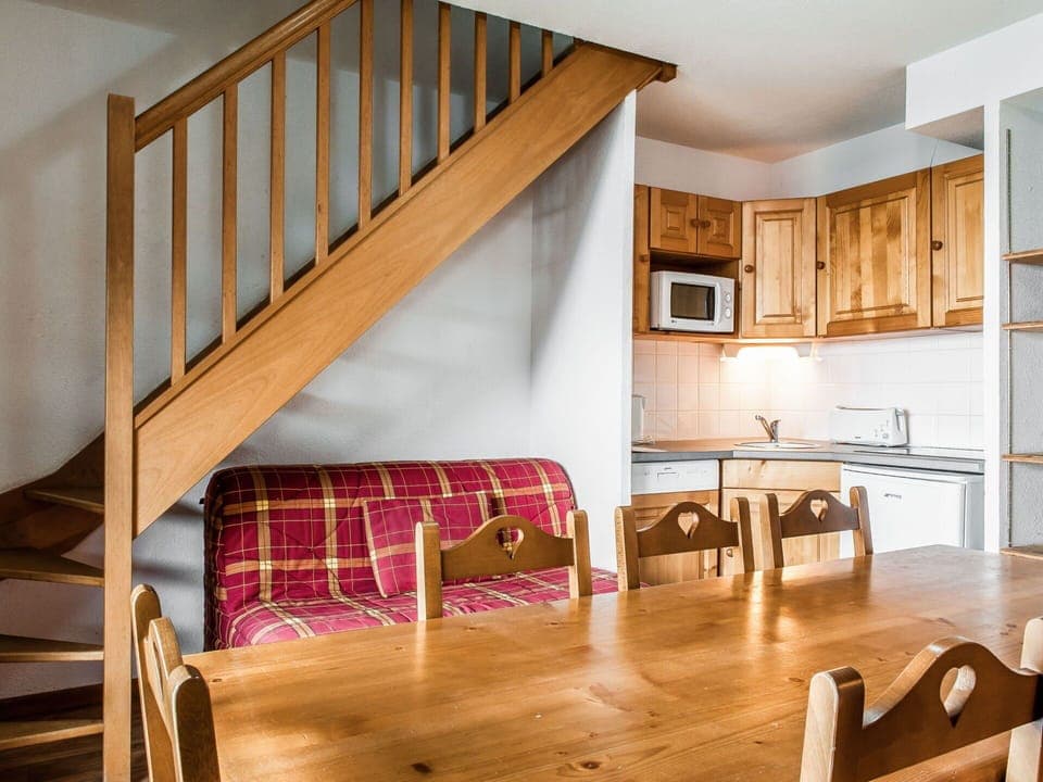 Property, Furniture, Wood, Interior Design, Wood Stain, Floor, Comfort, Flooring, Cabinetry, Paint