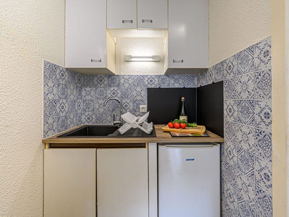 Cabinetry, Property, Furniture, Countertop, Building, Table, Kitchen, Interior Design, Wood, Computer Desk