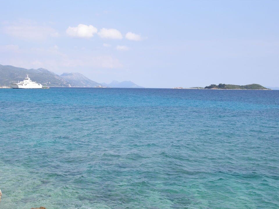 Water, Sky, Cloud, Water Resources, Azure, Mountain, Natural Landscape, Aqua, Horizon, Lake